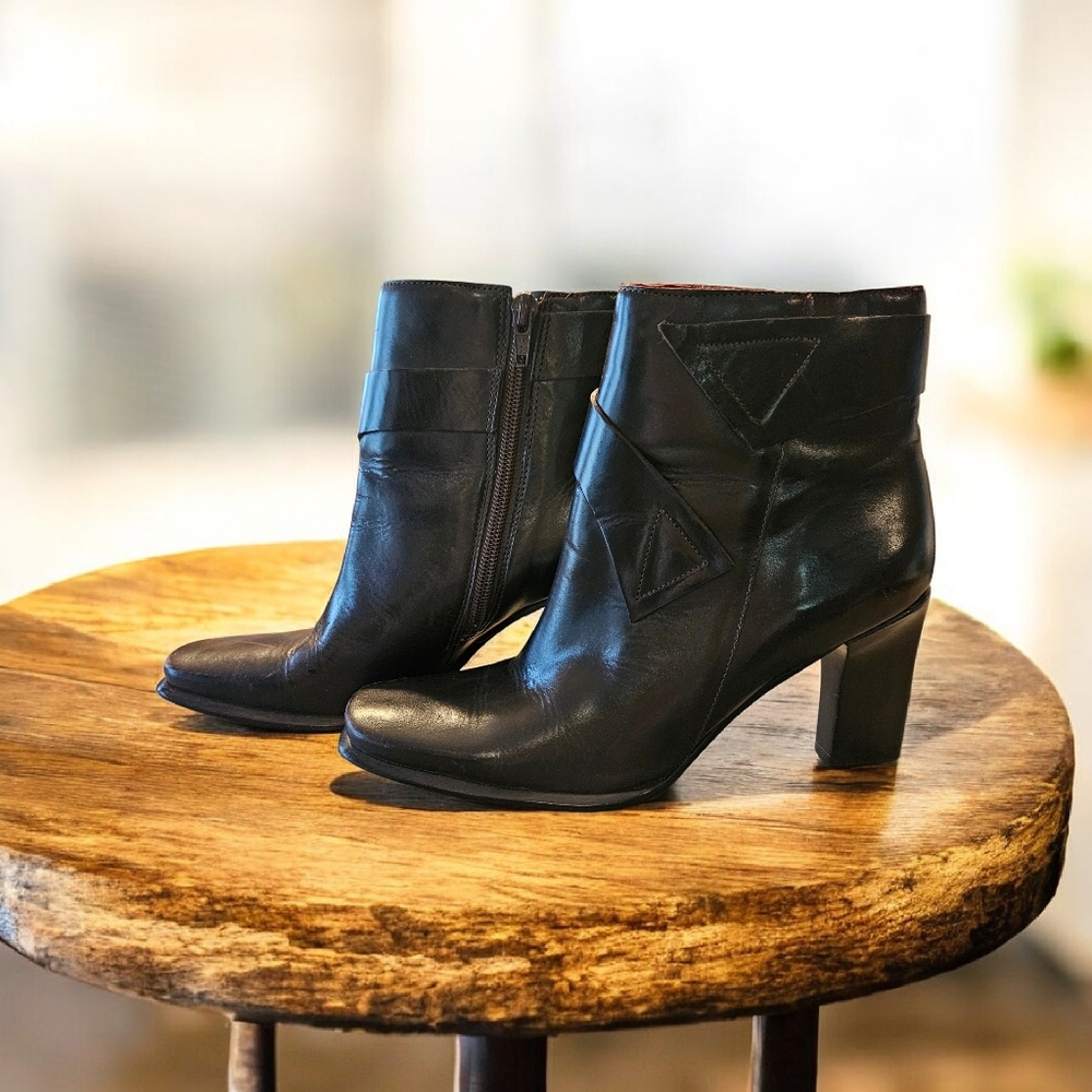 BCBG Brown Leather Ankle Boots - Boho, Classic, Versatile, Sz 7, EC